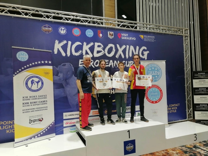 Кик-боксинг клубот АС од Делчево со пет медали се враќа од Европскиот куп во Сараево