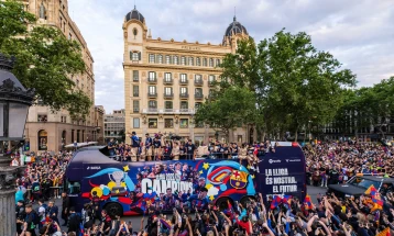 На шампионската парада на Барселона присуствуваа 76 илјади луѓе