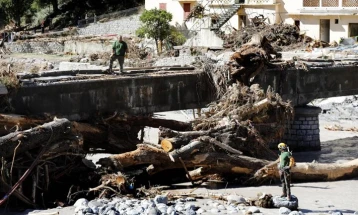 Апокалиптични слики од поплавите во Италија - евакуирани околу 900 лица