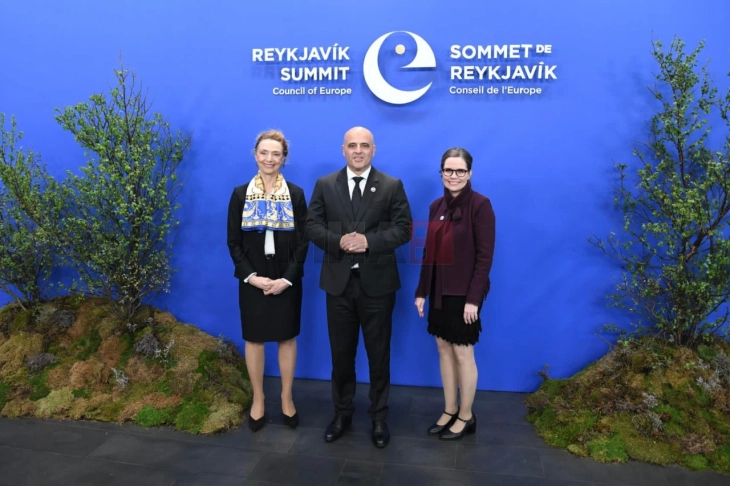 Kryeministri Kovaçevski në hapjen e Samitit të Këshillit të Evropës në Islandë  pritet nga kryeministrja Jakobsdotir