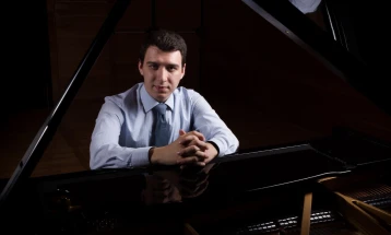 Recital i pianistit Dino Imeri në Filarmoni