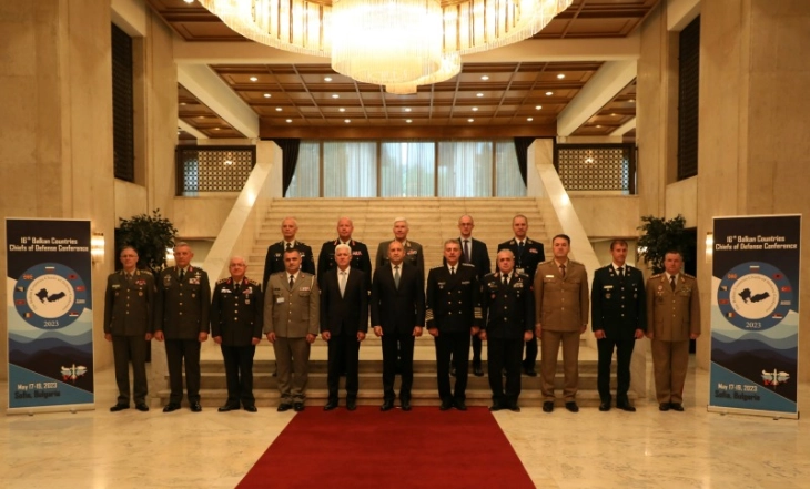 Army Chief of Staff, Lieutenant-General Gjurchinovski attends B-9 Forum in Sofia