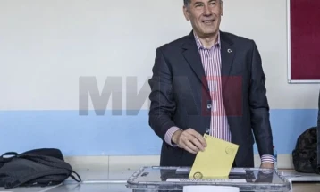 Третопласираниот кандидат Синан Оган со поддршка за Ердоган во вториот круг од претседателските избори во Турција