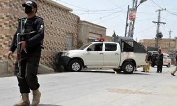 Militantët islamistë në Pakistan i kanë vrarë gjashtë persona gjatë sulmit të një burimi të naftës