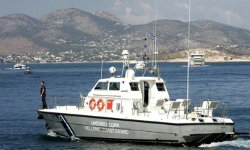 Тројца загинати во превртениот чамец со мигранти во близина на грчкиот остров Миконос