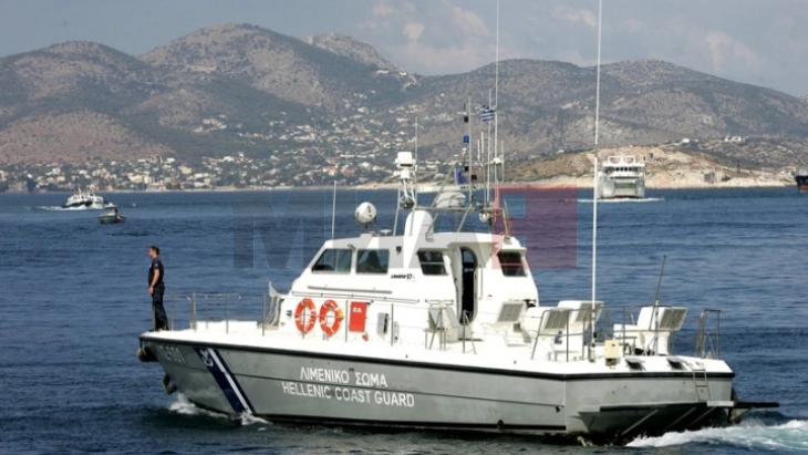 Tre të vdekur në varkën e përmbysur me emigrantë në afërsi të ishullit grek Mykonos