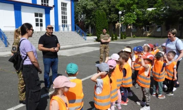 Децата од градинката „Пролет“ во Карпош се дружеа со специјалците од Единицата за брзо распоредување