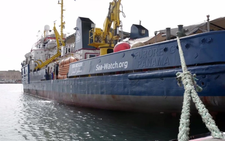 Во Медитеранот исчезна брод со 500 мигранти