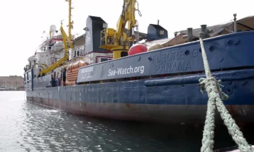 Во Медитеранот исчезна брод со 500 мигранти
