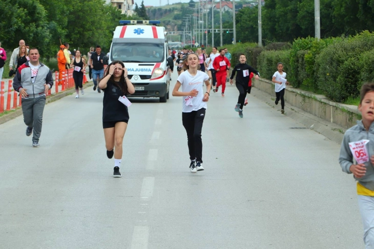 Кумановци трчаа на хуманитарната трка за девојчињата Ана и Теодосија