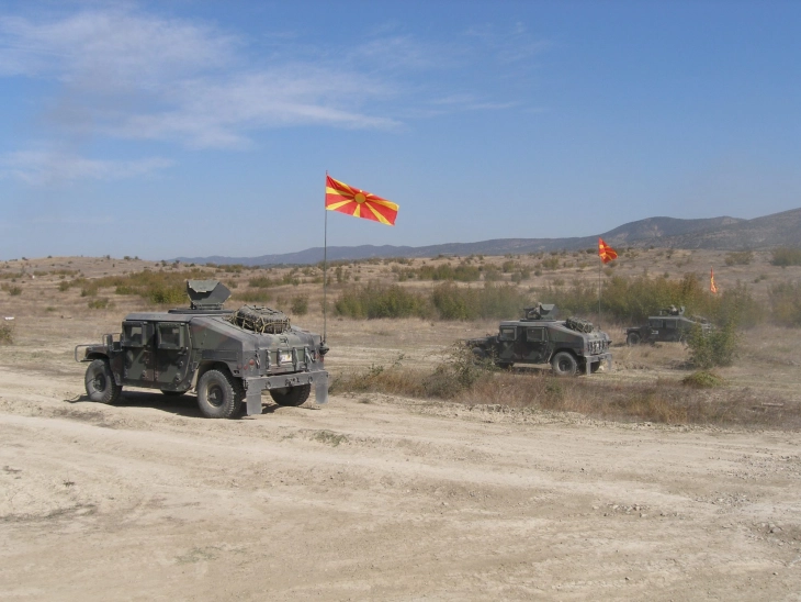 Prezantim i automjeteve dhe pajisjeve ushtarake, pjesë e stërvitjes 