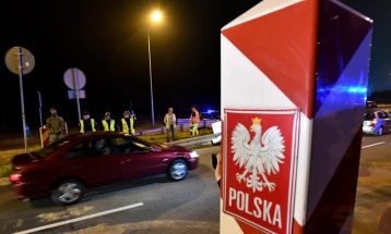 Полска ја затвори границата за камиони од Белорусија и Русија 