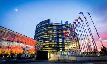 Eurodeputetët miratuan rritjen e prodhimtarisë së municionit