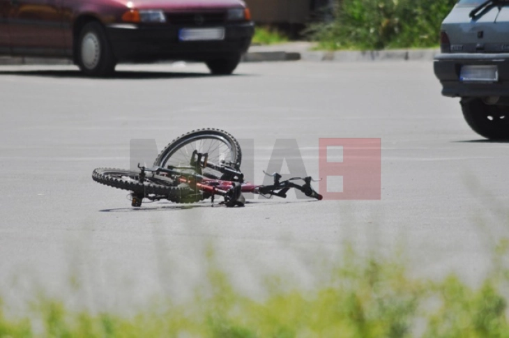 Тешко повреден велосипедист во Охрид во кого удрило возило, сторителите побегнале од местото