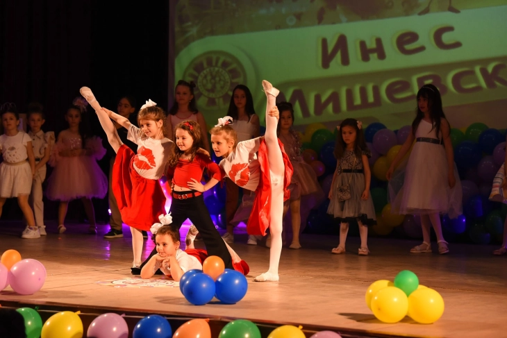 Во Куманово се одржа фестивалот „Распеано детство“