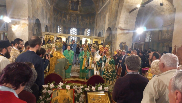 Почна заедничката света архиерејска литургија на МПЦ-ОА и СПЦ во Охрид