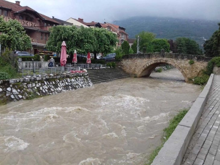 Rritet niveli i lumenjve, liqeneve në kuadër të mesatares së qershorit