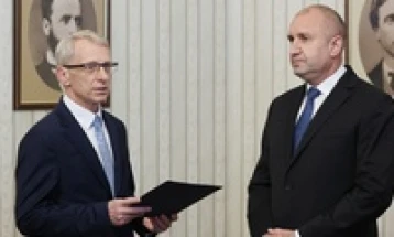 Denkov e ktheu mandatin- Radevi në afat sa më të shkurtër do të sjell dekret për propozim për qeveri deri te Kuvendi popullor bullgar