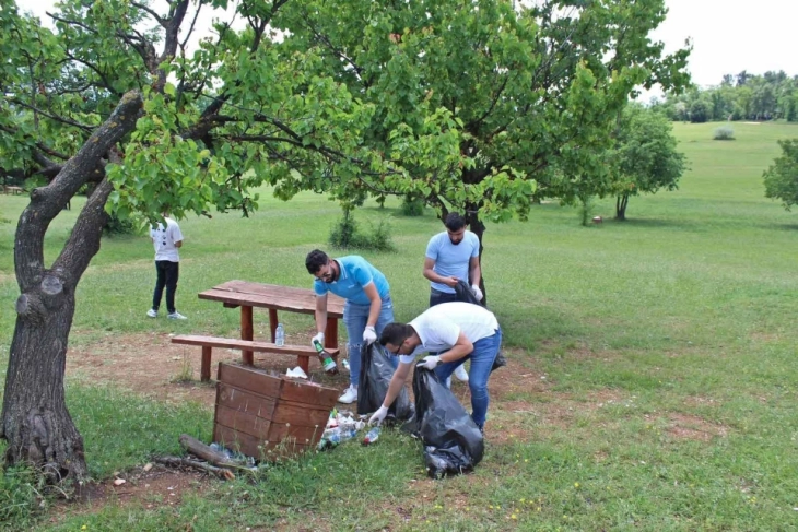 Администрацијата на Паркови и зеленило го чистеше Паркот на прироодата Гази Баба