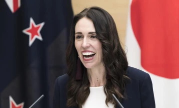 Поранешната премиерка на Нов Зеланд одликувана за водење на земјата во време на криза