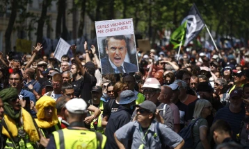 31.000 луѓе протестираа против пензиската реформа во Париз, 17 лица се уапсени