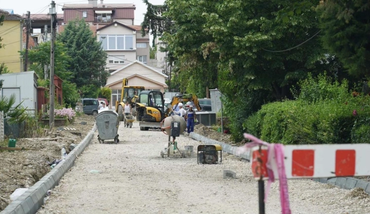 Во Велес се реконструира улицата „Лазо Осмаков“ што води до Центарот за јавно здравје и ООУ „Блаже Конески“