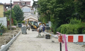 Во Велес се реконструира улицата „Лазо Осмаков“ што води до Центарот за јавно здравје и ООУ „Блаже Конески“