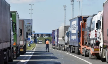 Hiqen lejet për transport të mallrave dhe udhëtarëve mes Serbisë dhe Maqedonisë së Veriut