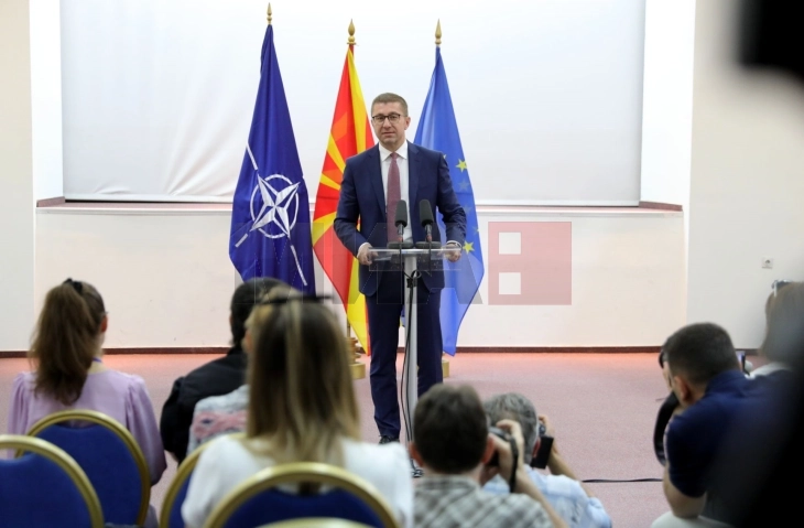 Мицкоски: ВМРО-ДПМНЕ не поддржува уставни измени под вакви услови, но е спремна да влезе во влада со СДСМ без ДУИ (ДПЛ)