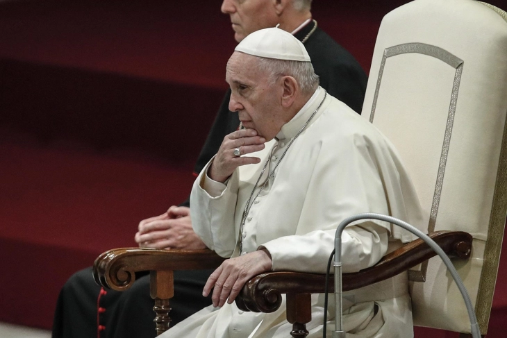Ватикан: Папата мина мирна ноќ во болницата по операцијата на брух