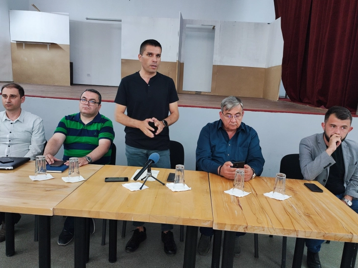 Министерот Николовски пред земјоделците од Росоманско го презентираше решението за санација на оштетениот сифон Макарија на хидромелиоративниот систем „Тиквеш