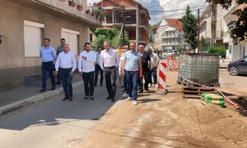 Мицкоски и Папазов извршија увид на реконструкцијата на улица во центарот на Кочани