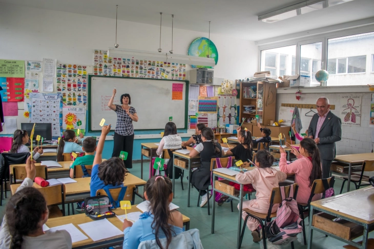 Туторска настава по македонски и англиски јазик за ученици Роми во Битола
