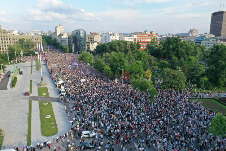 Во Белград одржан шестиот протест „Србија против насилството“ со најава за радикализација на следниот