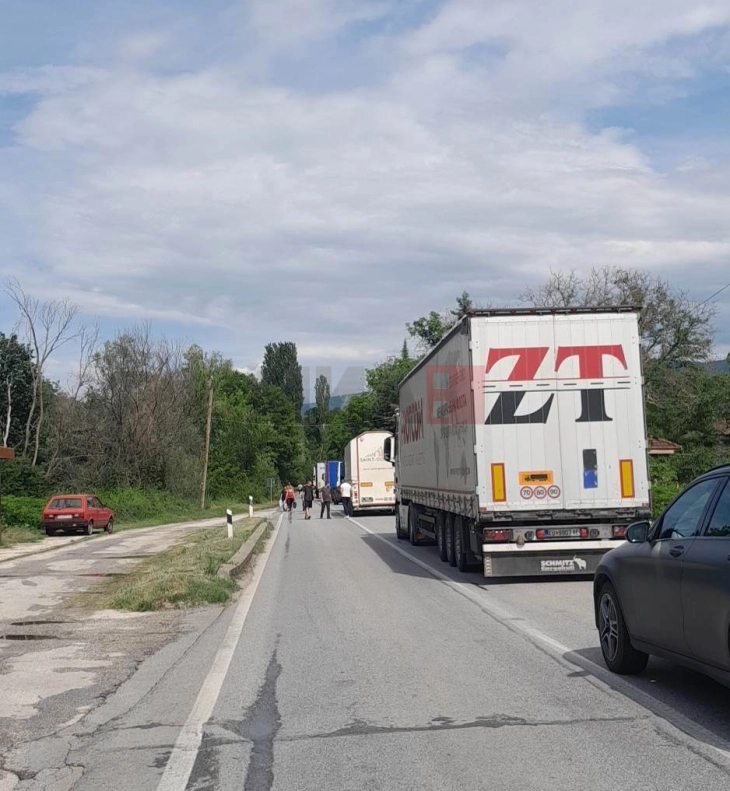 Ndërpritet komunikacioni në rrugën Kumanovë – Kriva Pallankë, janë përplasur dy automjete  transportuese  në afërsi të fshatit Psaçë