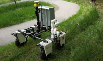 Самоуправувачки робот за уништување инсекти-штетници