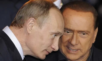 Путин му одаде почит на Берлускони:  Драг човек и вистински пријател