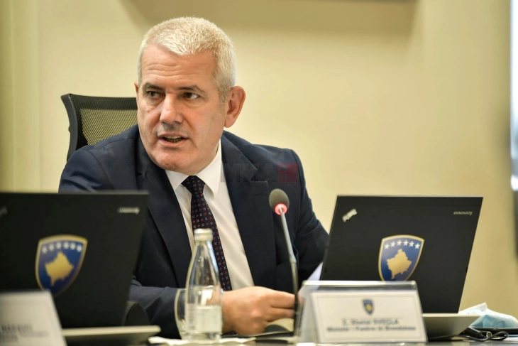 Sveçla: Në veri të Mitrovicës arrestohet organizatori kryesor i sulmeve ndaj KFOR-it dhe Policisë së Kosovës