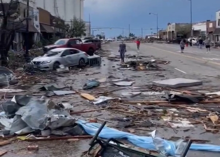 Tre viktima dhe qindra të lënduar në tornadon që dje goditi Teksasin