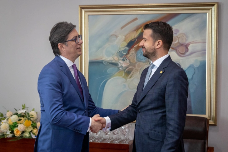 Средба на претседателот Пендаровски со црногорскиот претседател Јаков Милатовиќ