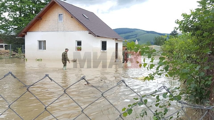 Përmbytje në Rumaninë Jugperëndimore, alarmi i kuq është shpallur për shkak të stuhisë