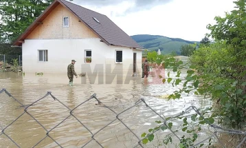 Përmbytje në Rumaninë Jugperëndimore, alarmi i kuq është shpallur për shkak të stuhisë