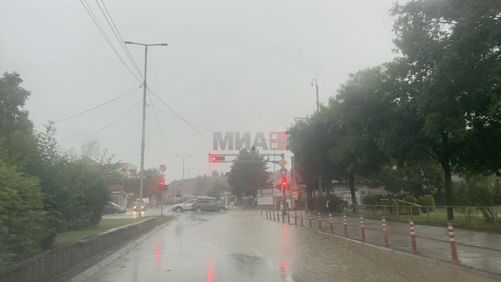 Поплавени улици во Куманово, можно излевање на Пчиња