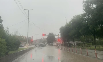 Rrugë të përmbytura në Kumanovë, derdhje e mundshme e lumit Pçinja