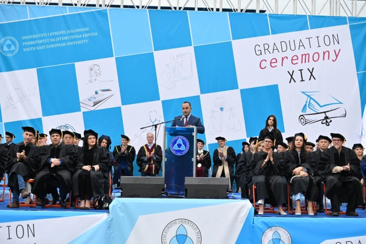Шаќири до дипломците на УЈИЕ: Вие сте амбициозна генерација која ќе донесе големи придобивки за државата