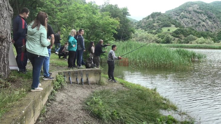 Здружението „Кочански рибар“ почна проект за промоција на спортскиот риболов меѓу младите