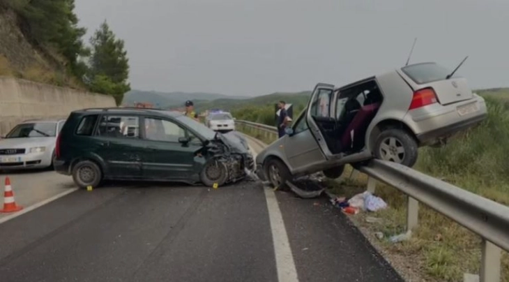 Во сообраќајна несреќа во Албанија животот го загуби осумгодишно дете од Северна Македонија