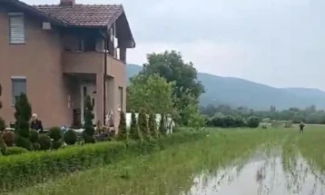 Вардар се излеа во неколку населени места во Општина Јегуновце, поплавени куќи и ниви