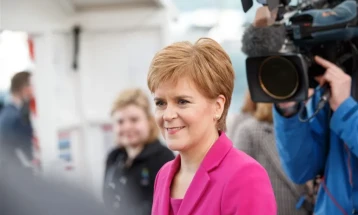 Старџен има намера да се врати во работата на шкотскиот Парламент