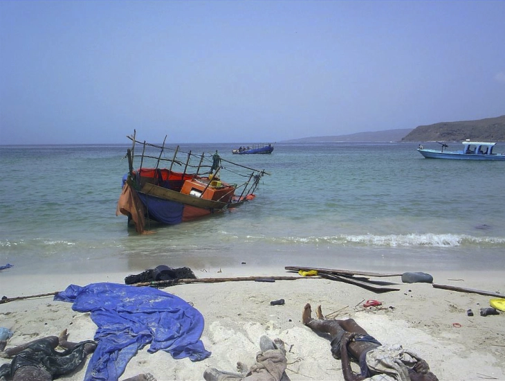 Најмалку 35 мигранти загинаа откако брод се преврте во близина на Канарските Острови